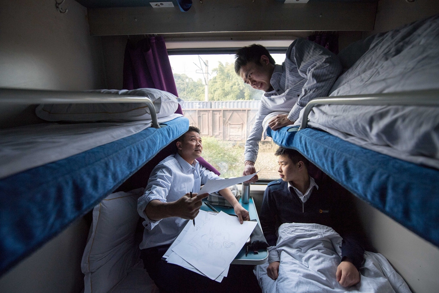 Passengers keep train attendant's painting dream alive