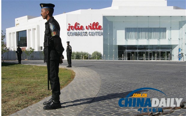 衣著不當(dāng)？男子穿著像警察在埃及被捕