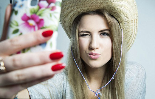 自拍也能開(kāi)戶 銀行業(yè)務(wù)一拍就搞定