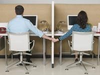 美辦公室戀情遍地開(kāi)花