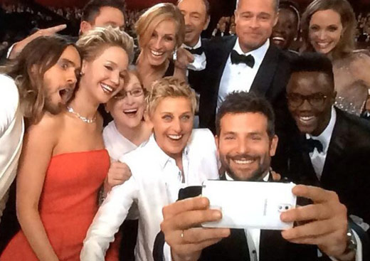 什么是“自拍轟炸”？