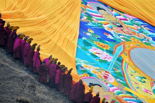 Buddha tangka display of Labrang Monastery held in NW China's Gansu