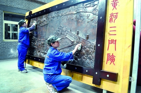 Sanmenxia puts its calling card on a Chinese naval vessel