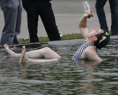 Russians urged to smoke, drink more